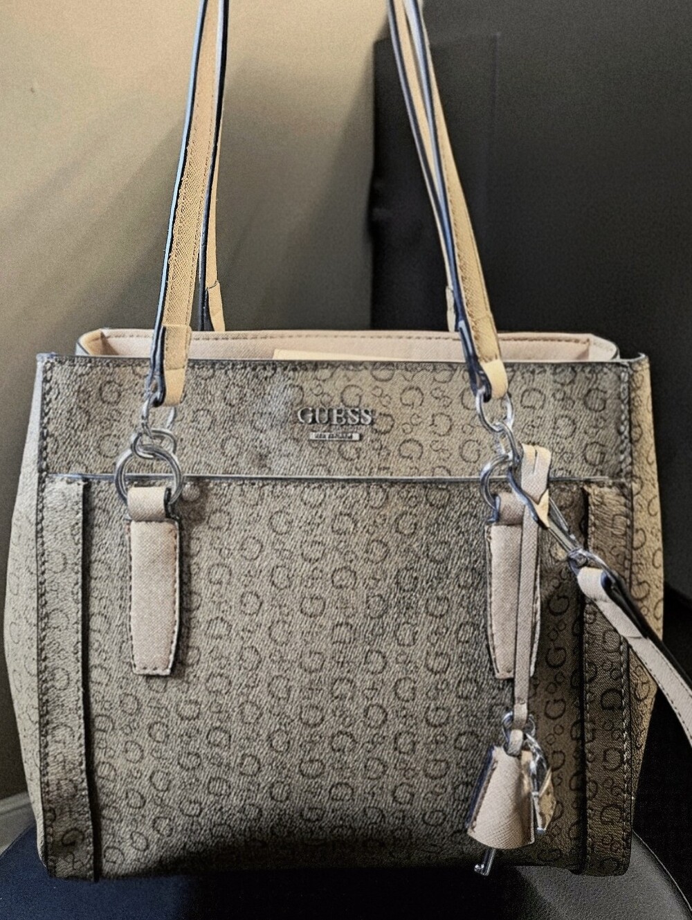 💥Sale💥NWT Guess Erica Monogram Tote- In Mocha Logo